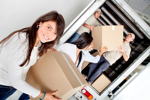 Packing and loading support for a flat move in Earls Court